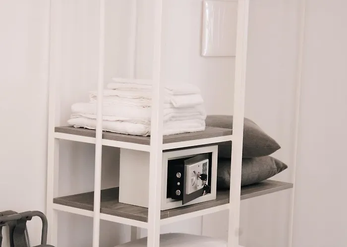 Six Luxury Spagnoli بيت ضيافة