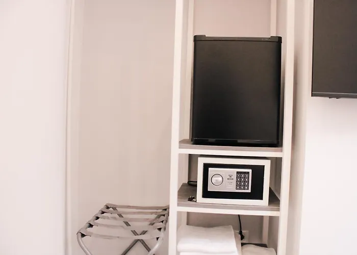 Six Luxury Spagnoli بيت ضيافة