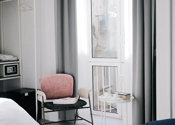 Six Luxury Spagnoli بيت ضيافة *