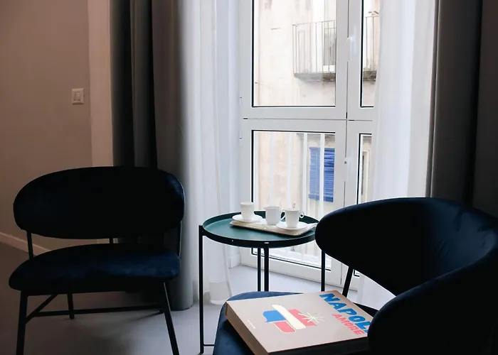 Six Luxury Spagnoli بيت ضيافة *