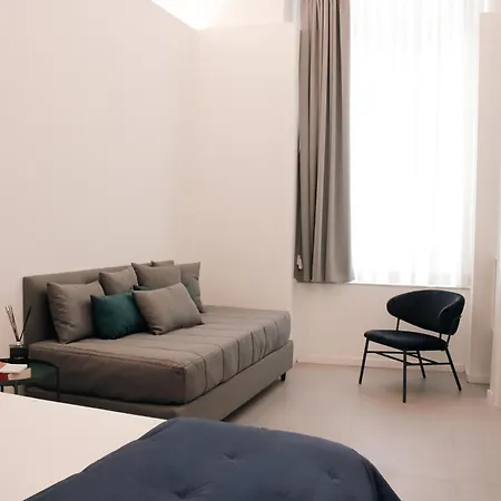 Six Luxury Spagnoli 4* Nápoly